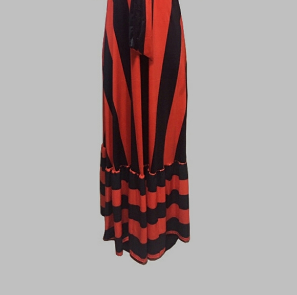 Beautiful stripped cold shoulder dress - Picture 2 of 4